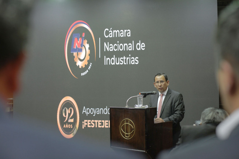 Brindamos por nuestros 92 años de trabajo infatigable por la industria